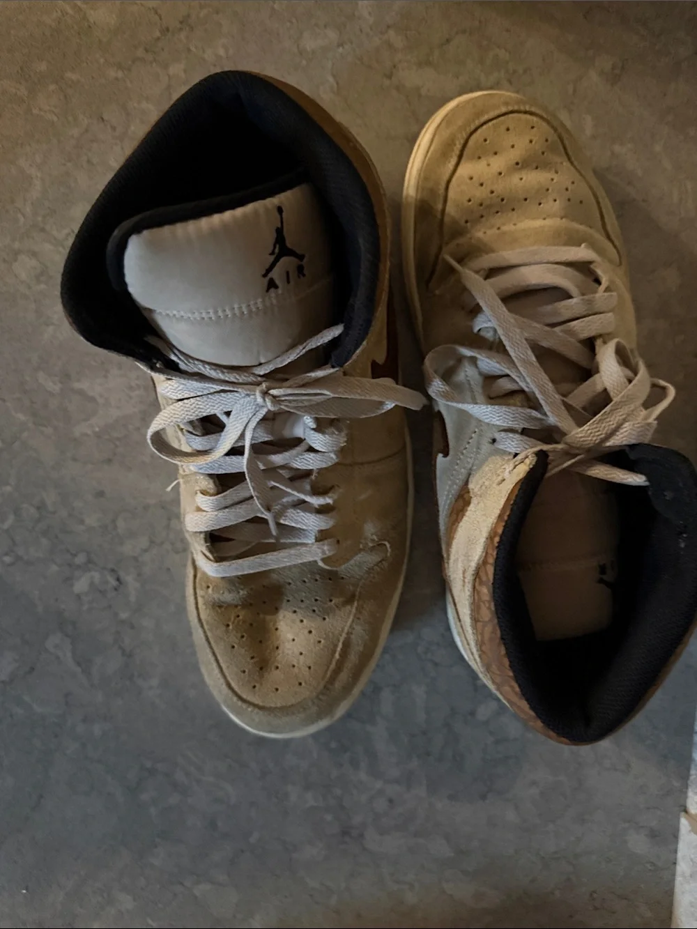Air Jordan 1 Mid SE 